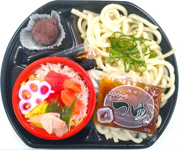 冷うどんとミニ海鮮丼セット（おはぎ入）
